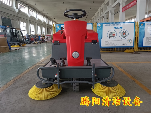 56款駕駛式電動(dòng)洗地機(jī)視頻案例