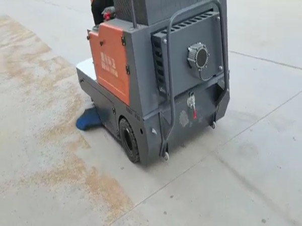 電動(dòng)掃地車清掃實(shí)拍