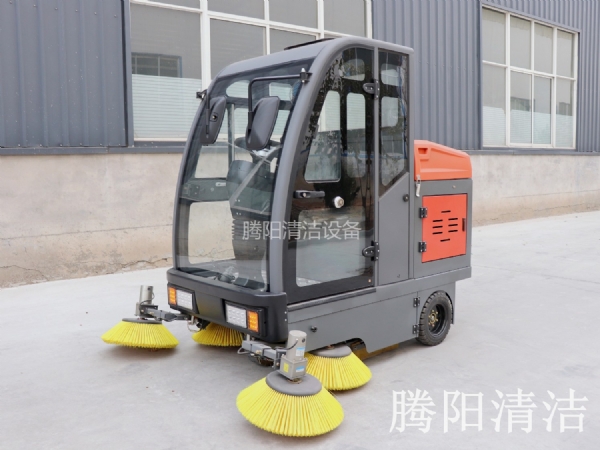 倉儲用駕駛式電動掃地車