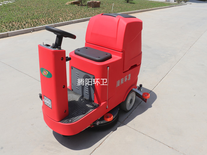 電動駕駛式洗地機