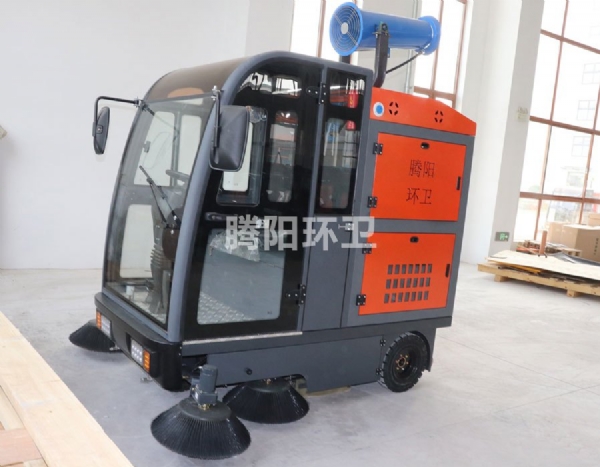告別寒風煎熬！全封閉掃地車守護冬季清潔人